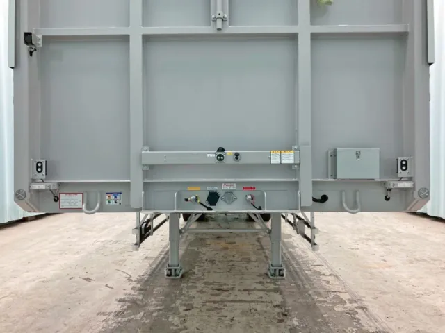 ボディー前方左右にもウイングの開閉スイッチが付いています。|トレクス  PFN24103の写真22