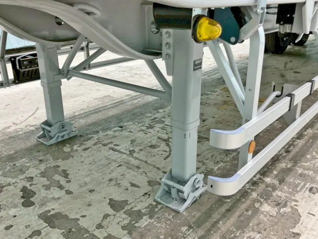 脚は手動式です。|トレクス  PFN24103の写真24