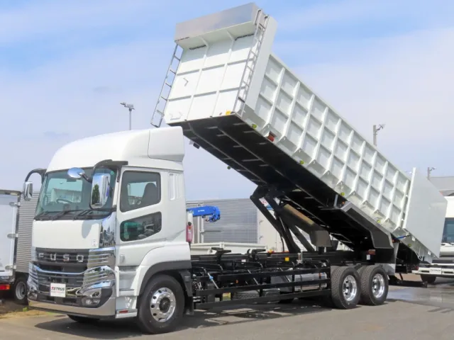 フロント周り、メッキパーツで飾っています。|三菱 スーパーグレート 2PG-FV80VZの写真1