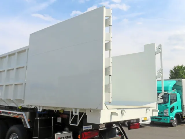 リア扉は片開式です。|三菱 スーパーグレート 2PG-FV80VZの写真14