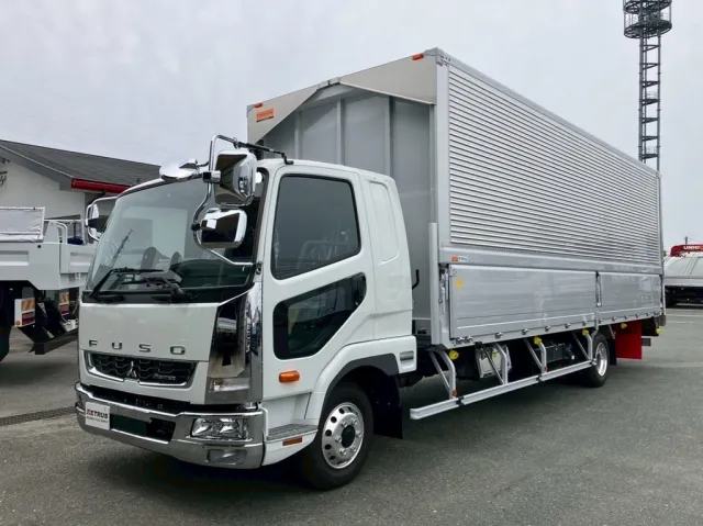 フロント周り、メッキパーツで飾っています。|三菱 ファイター 2KG-FK65F(2WD)の写真1