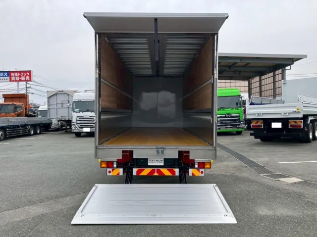 門口周りはステンレス製です。|三菱 ファイター 2KG-FK65F(2WD)の写真9