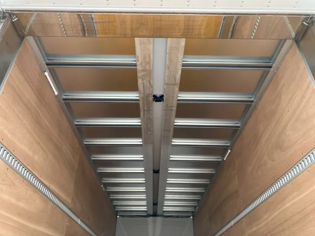 センタービームレスです。|三菱 ファイター 2KG-FK65F(2WD)の写真11