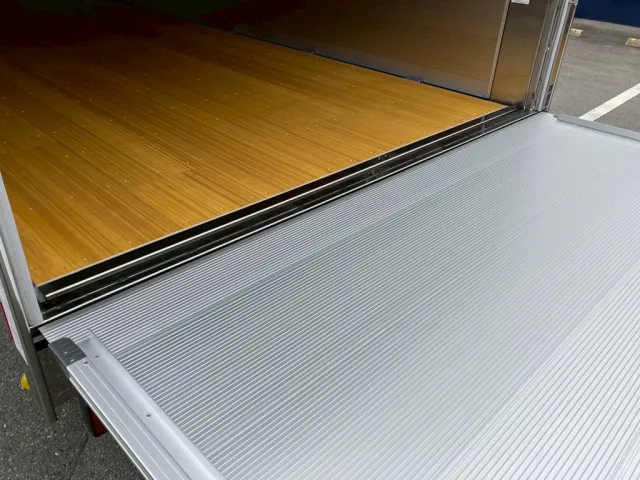 ゲートを上限まで上げた状態です。|三菱 ファイター 2KG-FK65F(2WD)の写真14