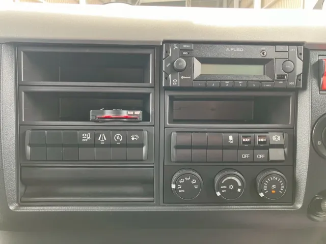 インパネ周りの状態です。|三菱 ファイター 2KG-FK65F(2WD)の写真24