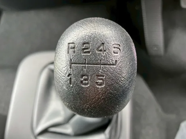 MT6速です。|三菱 ファイター 2KG-FK65F(2WD)の写真25