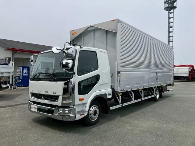 フロント周り、メッキパーツで飾っています。|三菱 ファイター 2KG-FK65F(2WD)の写真1