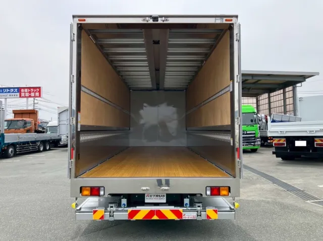 門口周りはステンレス製です。|三菱 ファイター 2KG-FK65F(2WD)の写真9