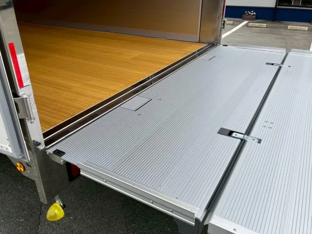 ゲートを上限まで上げた状態です。|三菱 ファイター 2KG-FK65F(2WD)の写真14