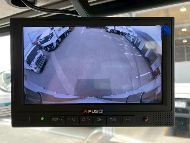 液晶バックモニター付きです。|三菱 ファイター 2KG-FK65F(2WD)の写真21