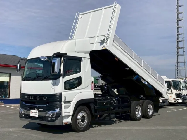 フロント周り、メッキパーツで飾っています。|三菱 スーパーグレート 2PG-FV80VYの写真1