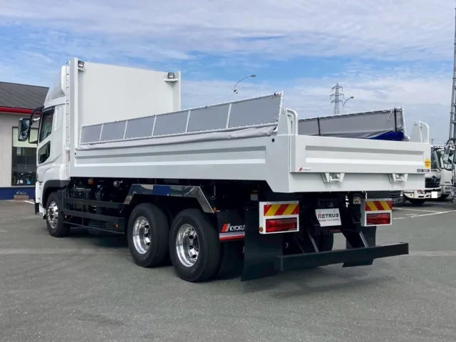 リヤフェンダーはステンレス製です。|三菱 スーパーグレート 2PG-FV80VYの写真3