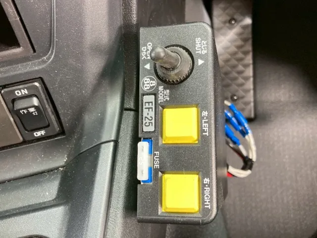 コボレーンの操作スイッチです。|三菱 スーパーグレート 2PG-FV80VYの写真16