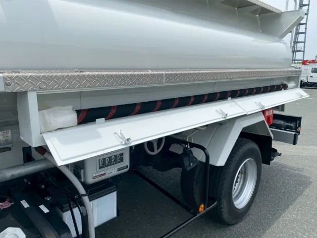 左側排出ホースが格納されてます|いすゞ フォワード 2RG-FRR90S1(2WD)の写真15