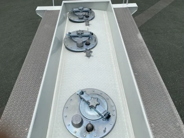 タンク上部|いすゞ フォワード 2RG-FRR90S1(2WD)の写真16