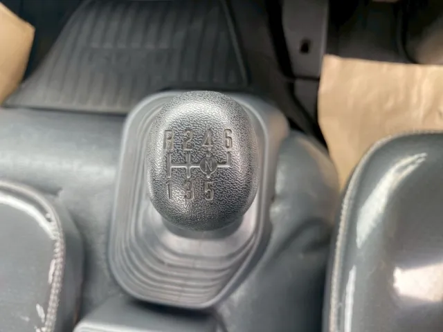 6速MTです|いすゞ フォワード 2RG-FRR90S1(2WD)の写真21