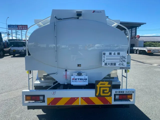 リア廻り（配管は左右です）|三菱 キャンター 2PG-FEB90(2WD)の写真5