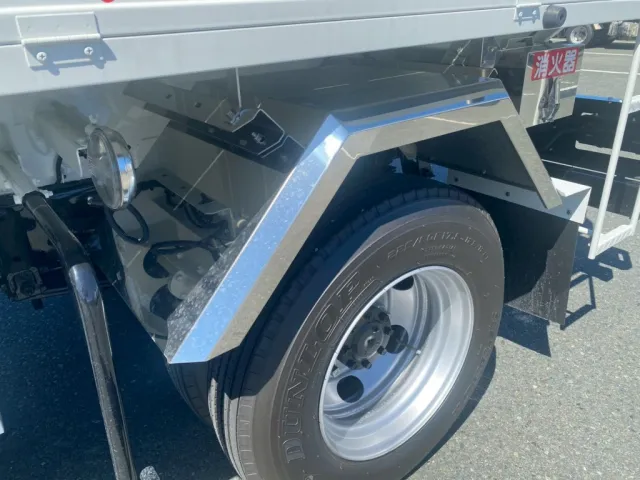 リアフェンダーはステンレスです|三菱 キャンター 2PG-FEB90(2WD)の写真8