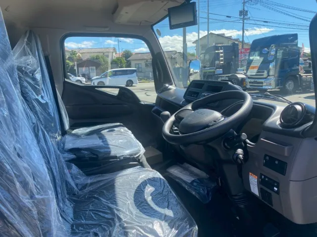 室内|三菱 キャンター 2PG-FEB90(2WD)の写真17