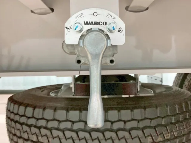 エアサスの昇降レバーです。|トレクス  PFB34118改の写真16