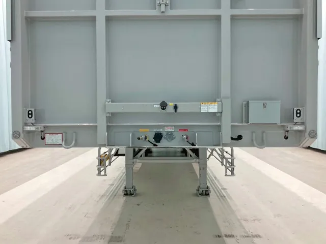 ボディー前方左右にもウイングの開閉スイッチが付いています。|トレクス PFB34118改の写真20