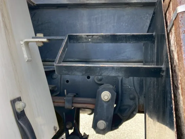 シャシ廻り|いすゞ エルフ SKG-NKR85YN(2WD)の写真6