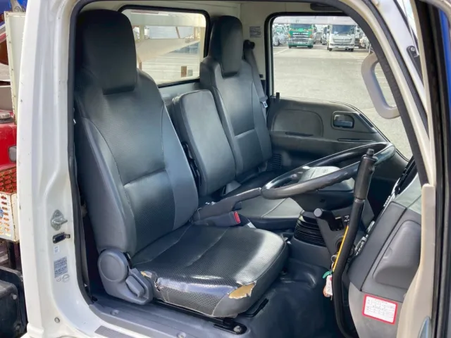 室内|いすゞ エルフ SKG-NKR85YN(2WD)の写真7