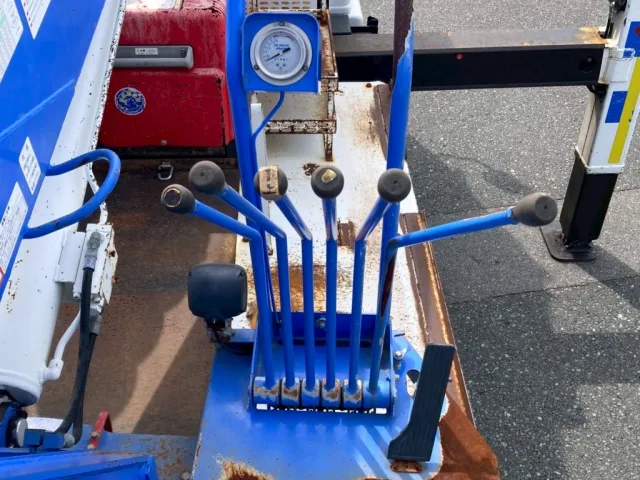 操作レバー|いすゞ エルフ SKG-NKR85YN(2WD)の写真15