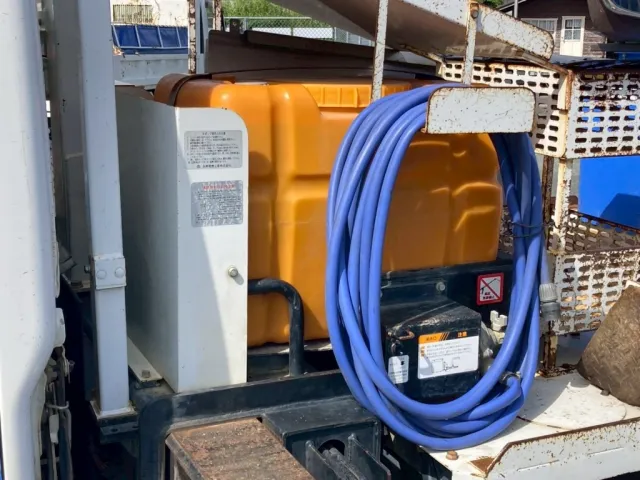 水タンクが付いてます|いすゞ エルフ SKG-NKR85YN(2WD)の写真19