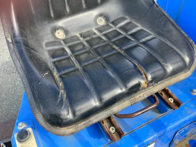 外部シートに破れが有ります|いすゞ エルフ SKG-NKR85YN(2WD)の写真26