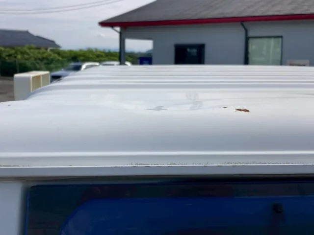 キャブ天井に凹みがあります|いすゞ エルフ SKG-NKR85YN(2WD)の写真28