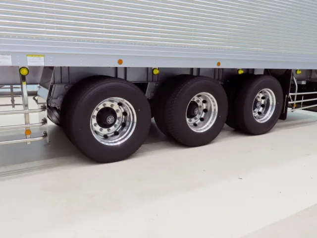 ホイールはアルミ製です。|トレクス  VFR345の写真27