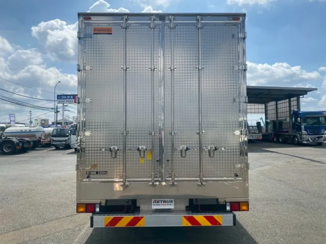 リア観音ドア外板はウロコステンです|三菱 ファイター 2KG-FK65F(2WD)の写真5