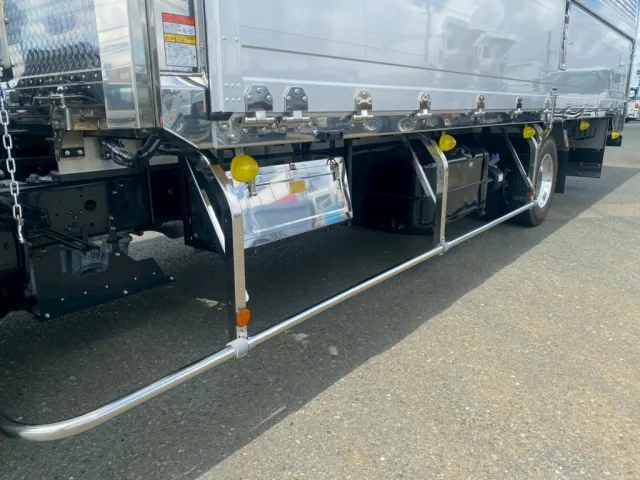 前門口、台枠、丁番、サイドバンバー丸パイプすべてステンレスです|三菱 ファイター 2KG-FK65F(2WD)の写真25