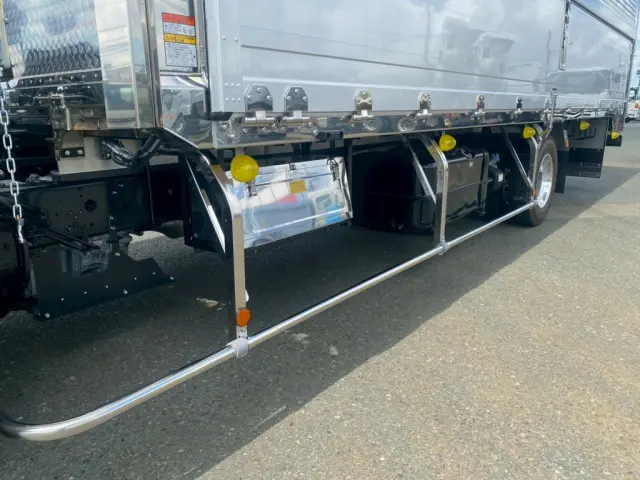 前門口、台枠、丁番、サイドバンバー丸パイプすべてステンレスです|三菱 ファイター 2KG-FK65F(2WD)の写真25