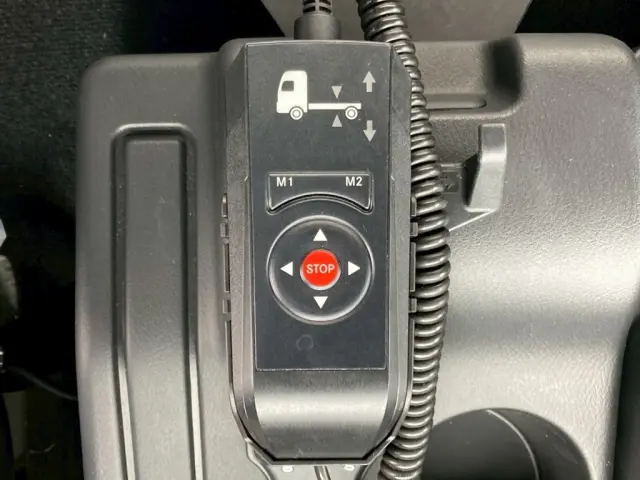 エアサスのコントローラーです。|三菱 ファイター 2KG-FK65F(2WD)の写真19