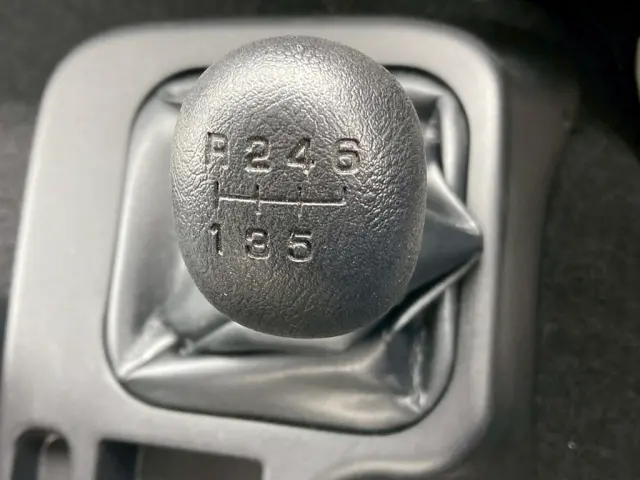 MT6速です。|三菱 ファイター 2KG-FK65F(2WD)の写真21