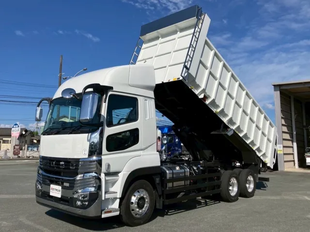 フロント周り、メッキパーツで飾っています。|三菱 スーパーグレート 2PG-FV80VYの写真1