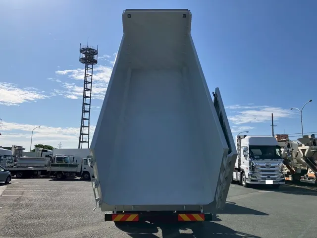 床は鉄板です。|三菱 スーパーグレート 2PG-FV80VYの写真8