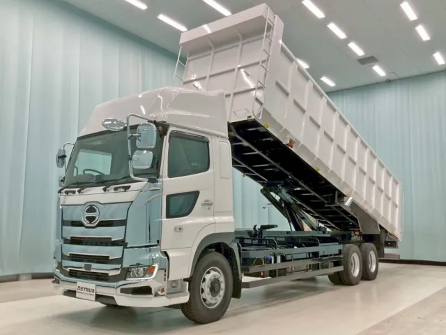 フロント周り、メッキパーツで飾っています。|日野 プロフィア 2DG-FS1AHEの写真1