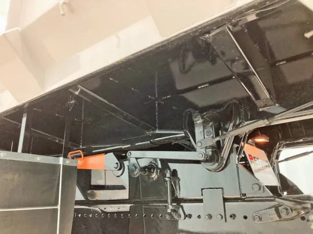 シャーシとネタの状態です。(縦ネタ・横ネタは鉄製です)|日野 プロフィア 2DG-FS1AHEの写真6