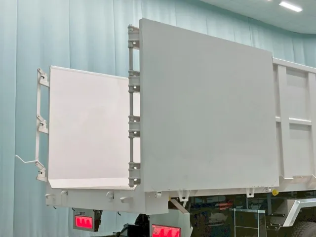 リヤゲートは片開き式です。|日野 プロフィア 2DG-FS1AHEの写真18