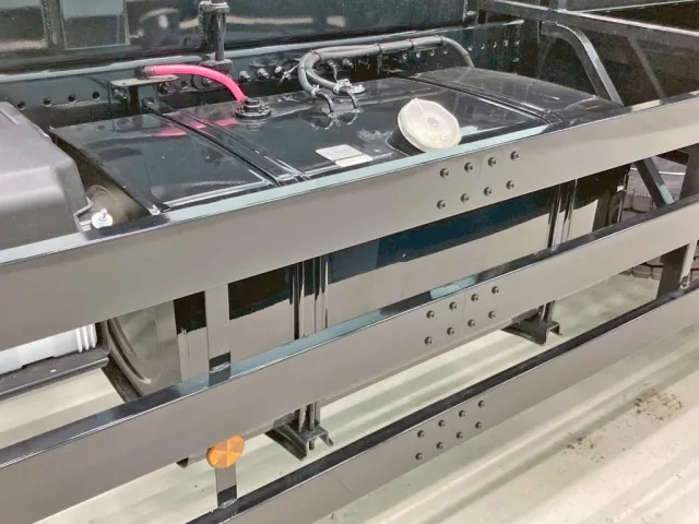 燃料タンクは300Lです。|日野 プロフィア 2DG-FS1AHEの写真21