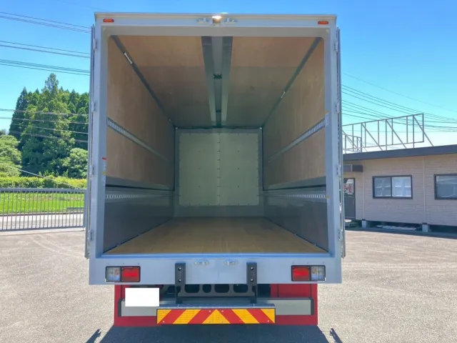 床は板張りです。|日野 レンジャー 2PG-FD2ABG(2WD)の写真9