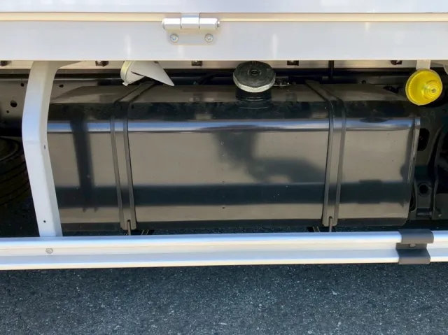 燃料タンクは200Lです。|日野 レンジャー 2PG-FD2ABG(2WD)の写真14