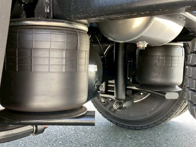 エアサスです。|三菱 ファイター 2KG-FK65F(2WD)の写真5