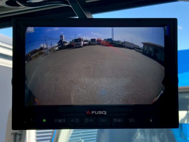 液晶バックモニター付きです。|三菱 ファイター 2KG-FK65F(2WD)の写真15