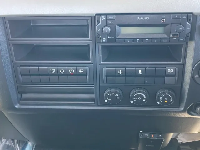 インパネ周りの状態です。|三菱 ファイター 2KG-FK65F(2WD)の写真17