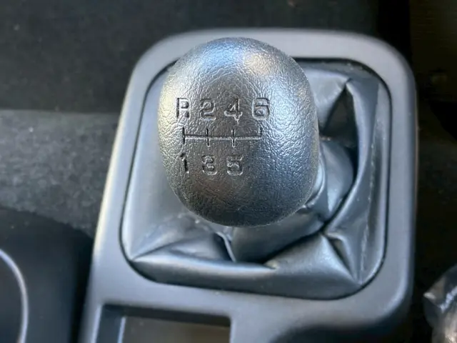 MT6速です。|三菱 ファイター 2KG-FK65F(2WD)の写真18