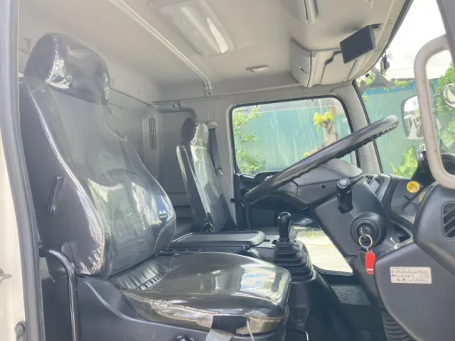 乗車定員は、2名です。|日野 レンジャー LDG-GK8JRAAの写真7